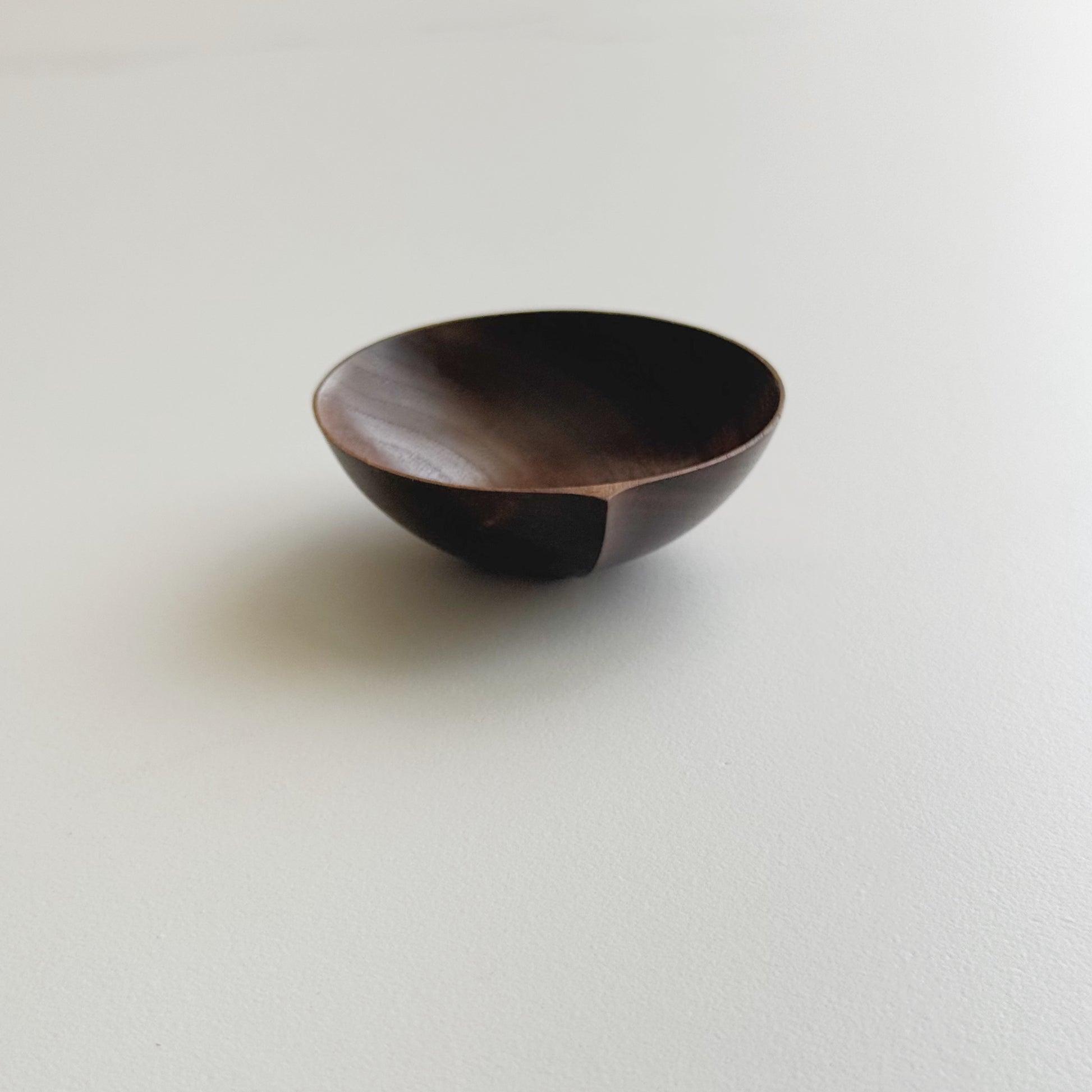 Pinch & put pot in walnut