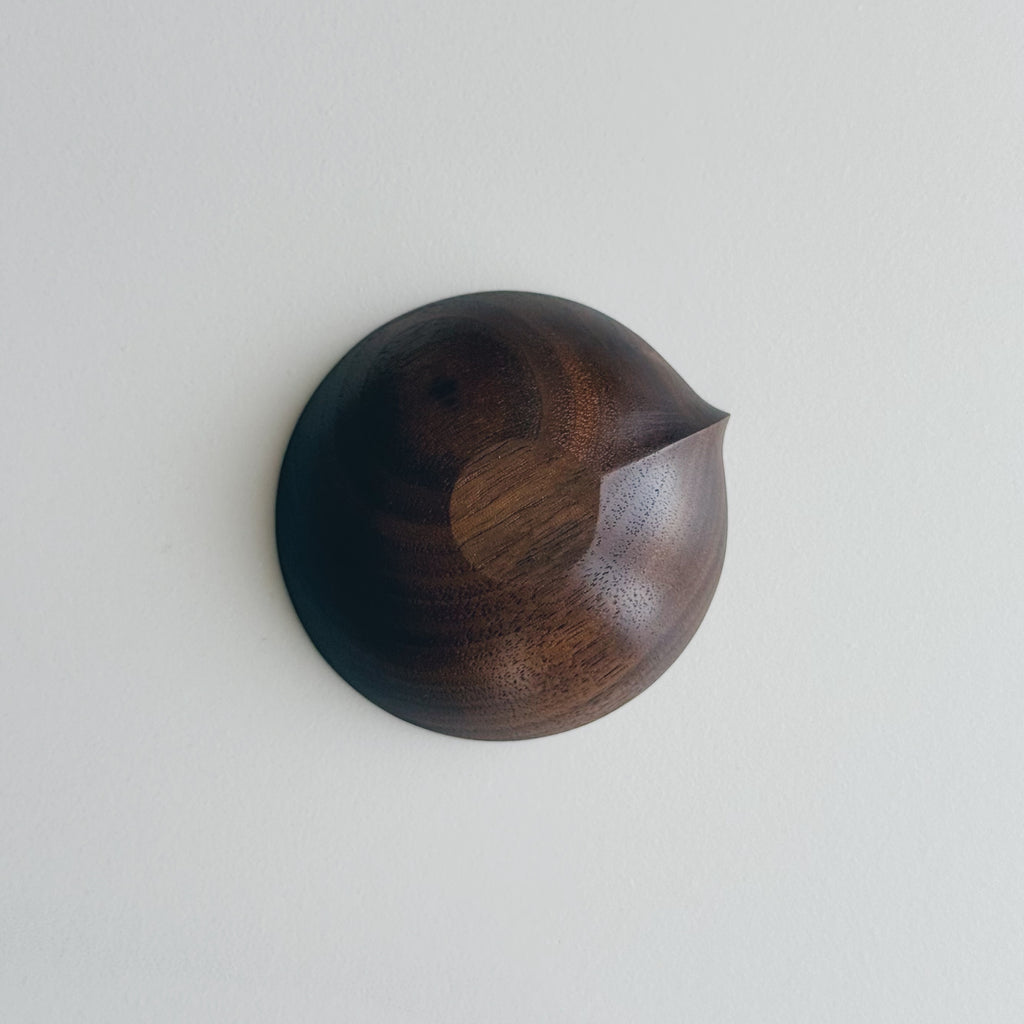 Pinch & put pot in walnut