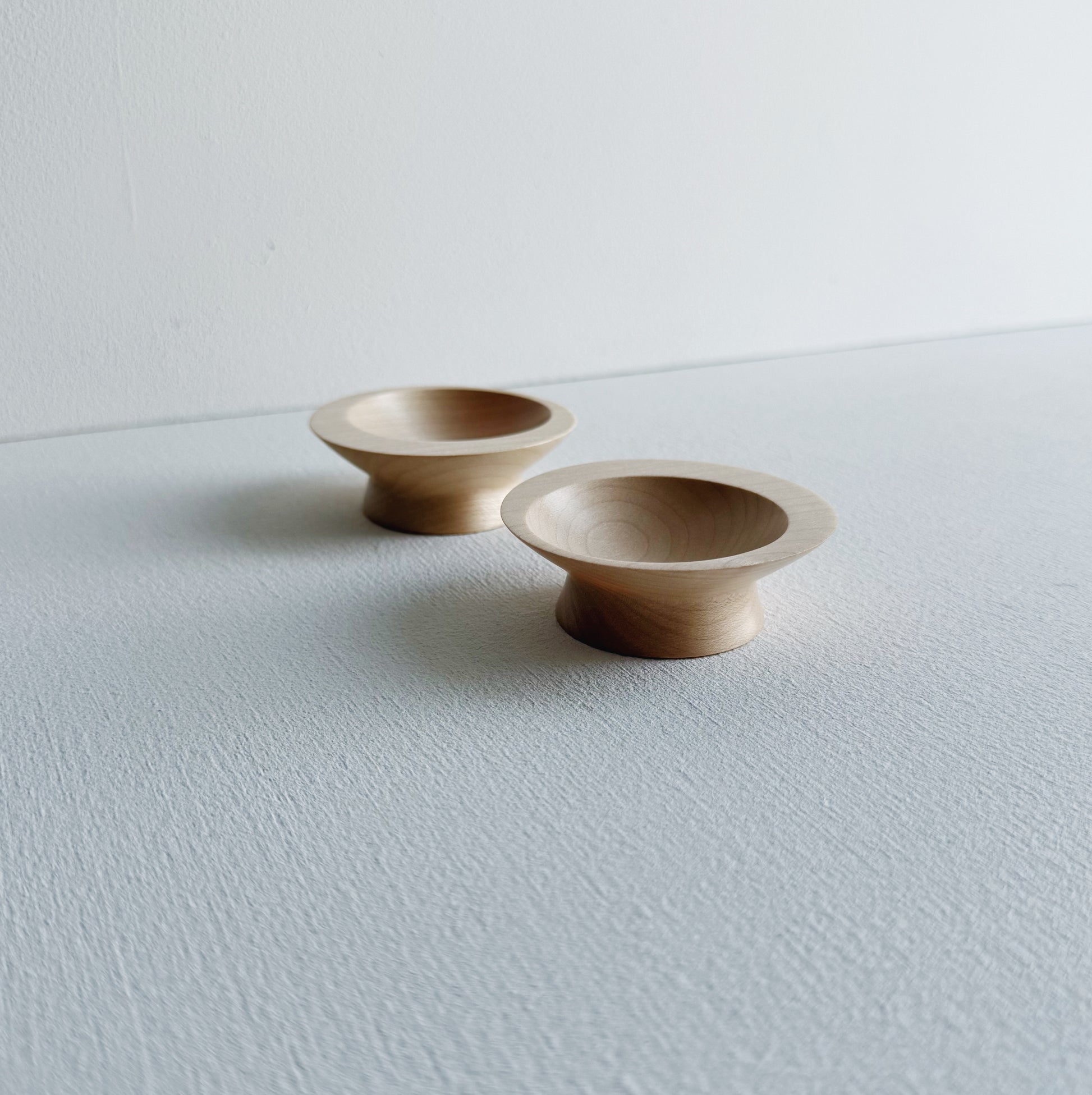 Pair of pinch & put plinth pots in sycamore