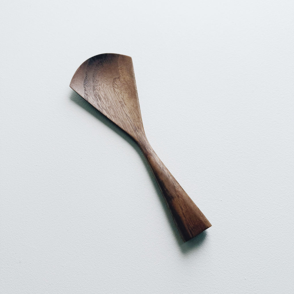 Serving paddle in tanned walnut