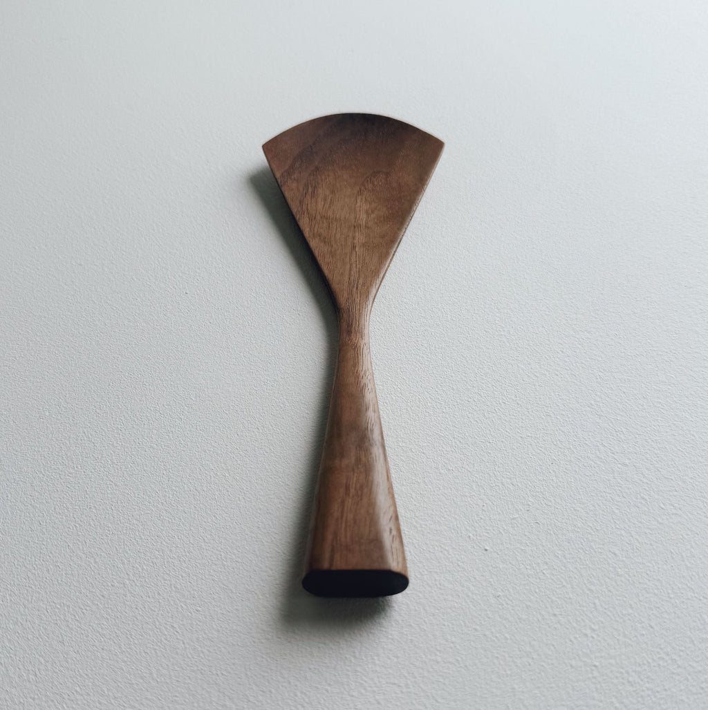 Serving paddle in tanned walnut