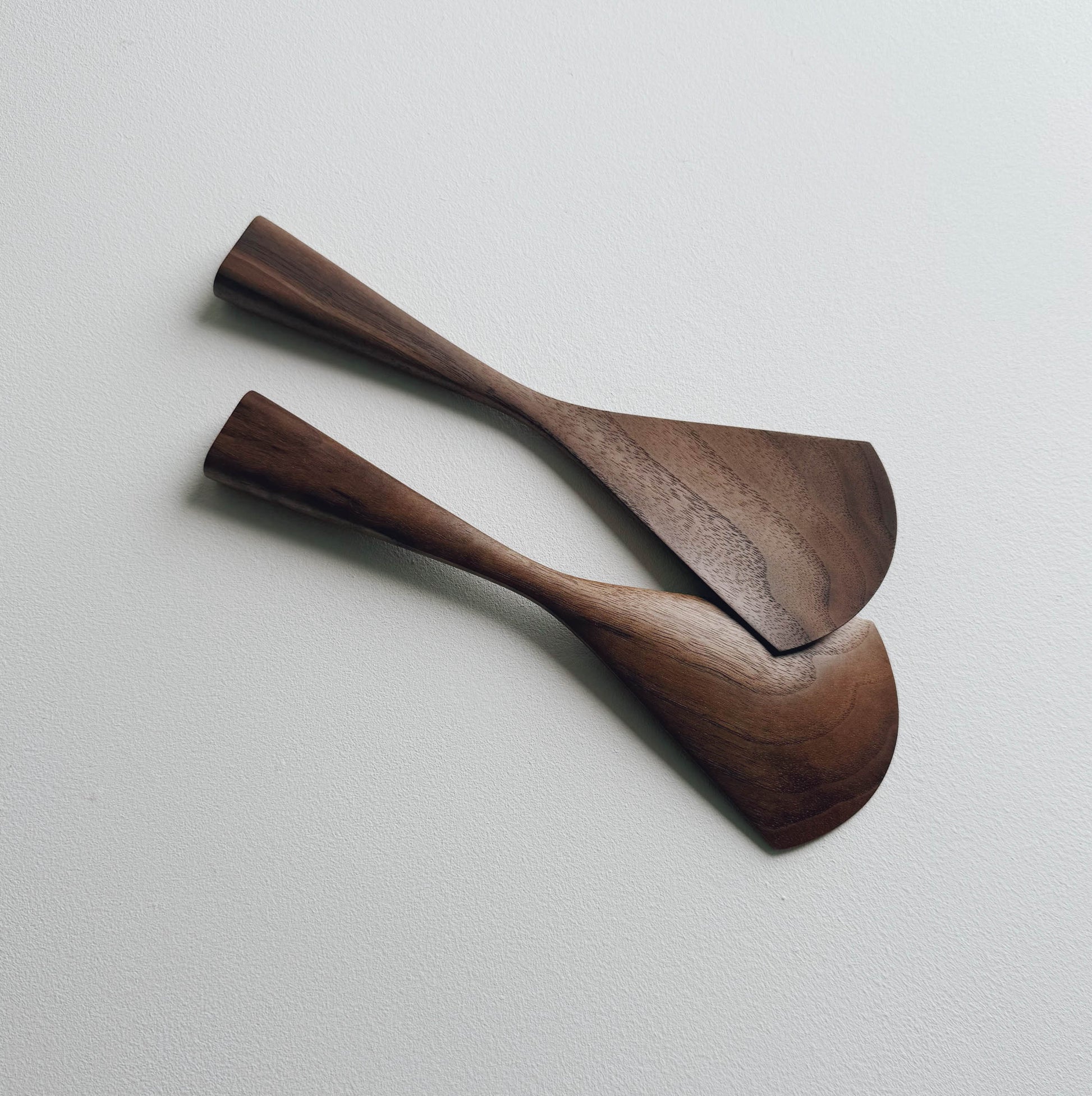 Serving paddle in tanned walnut