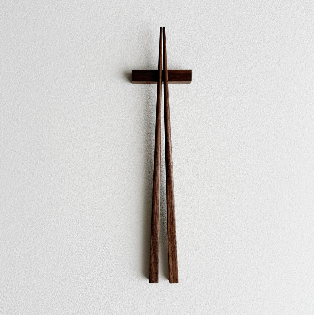 Small squared chopsticks in walnut