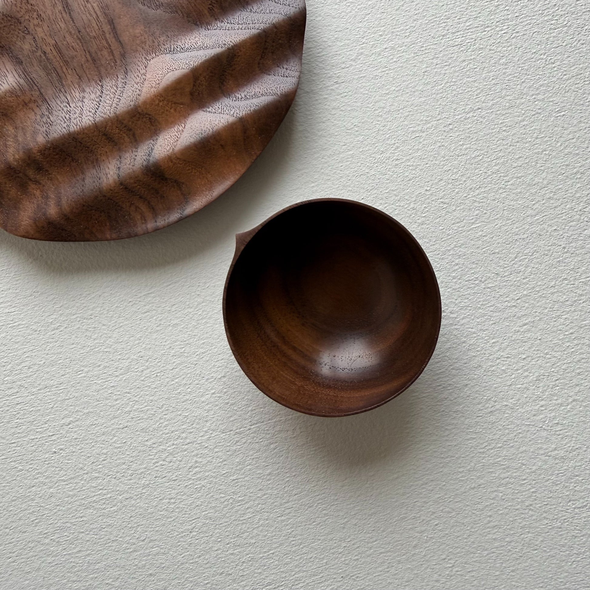 Small wavy plate & bowl in walnut