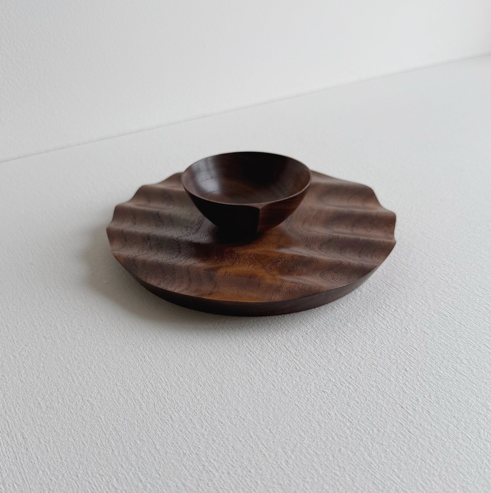 Small wavy plate & bowl in walnut