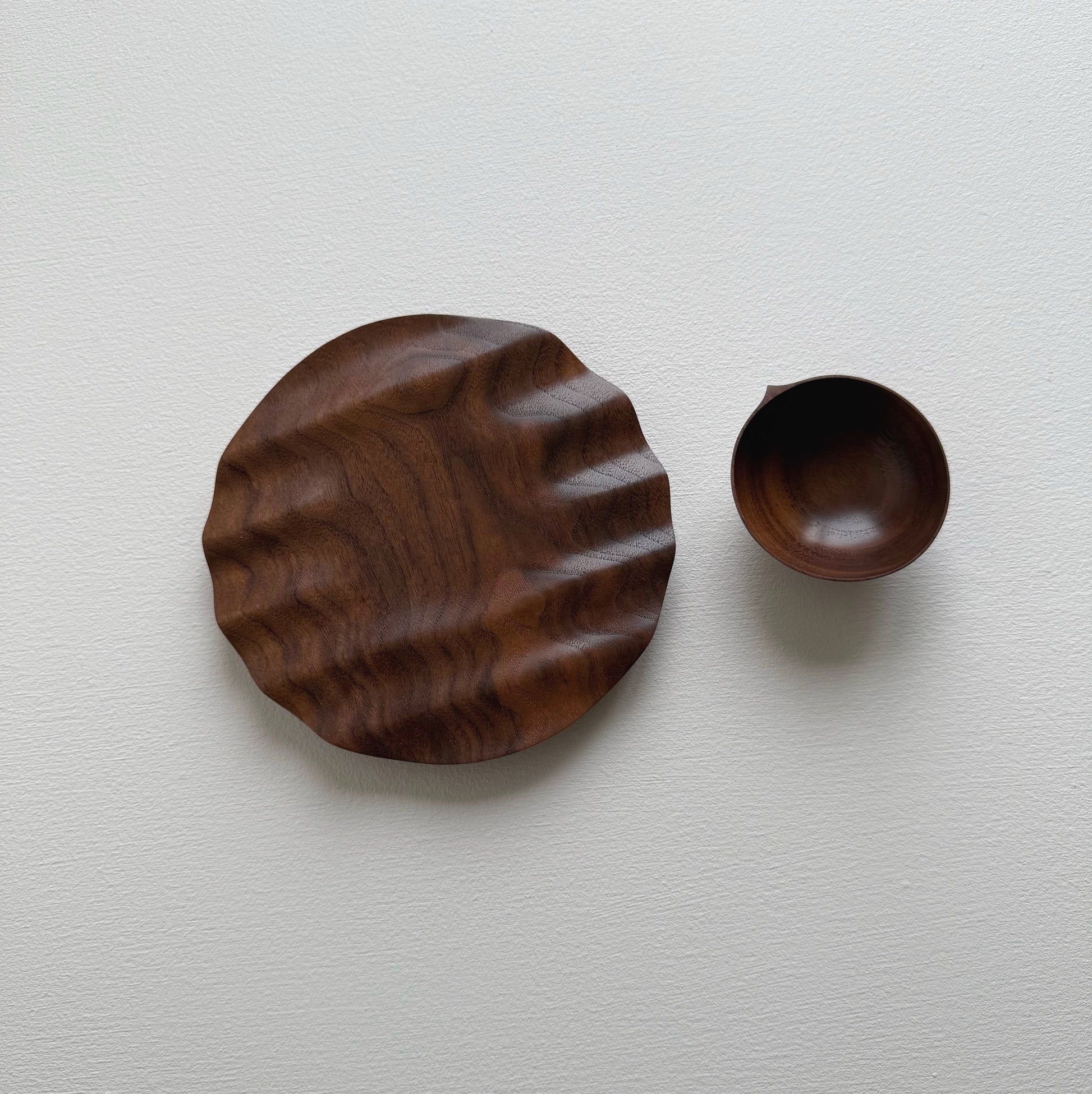 Small wavy plate & bowl in walnut