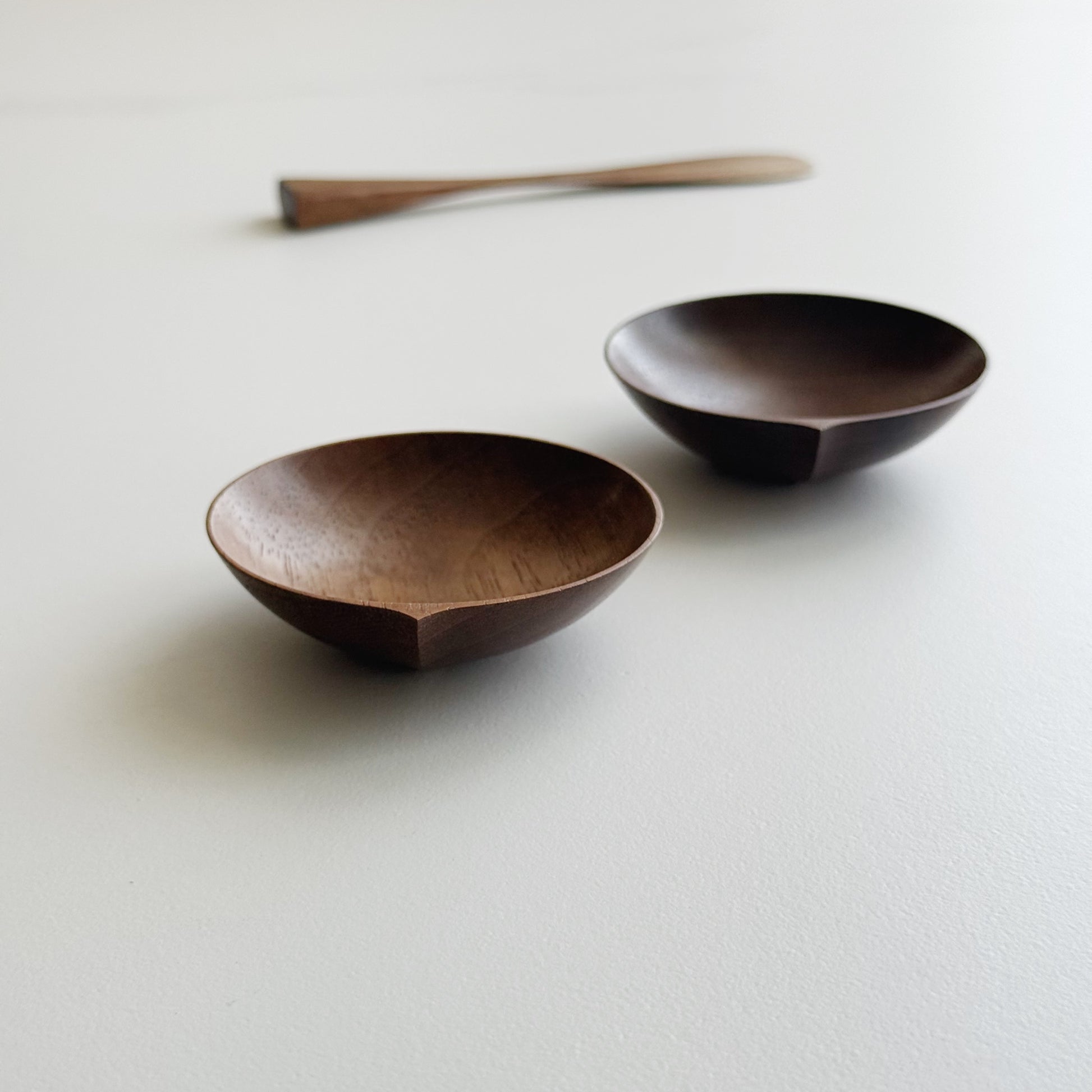 Spreading set in light walnut