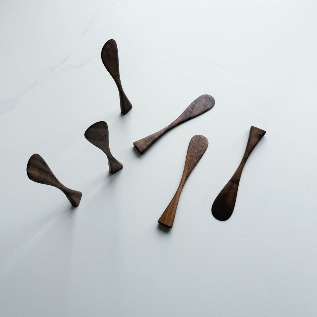 Spreading paddle in walnut