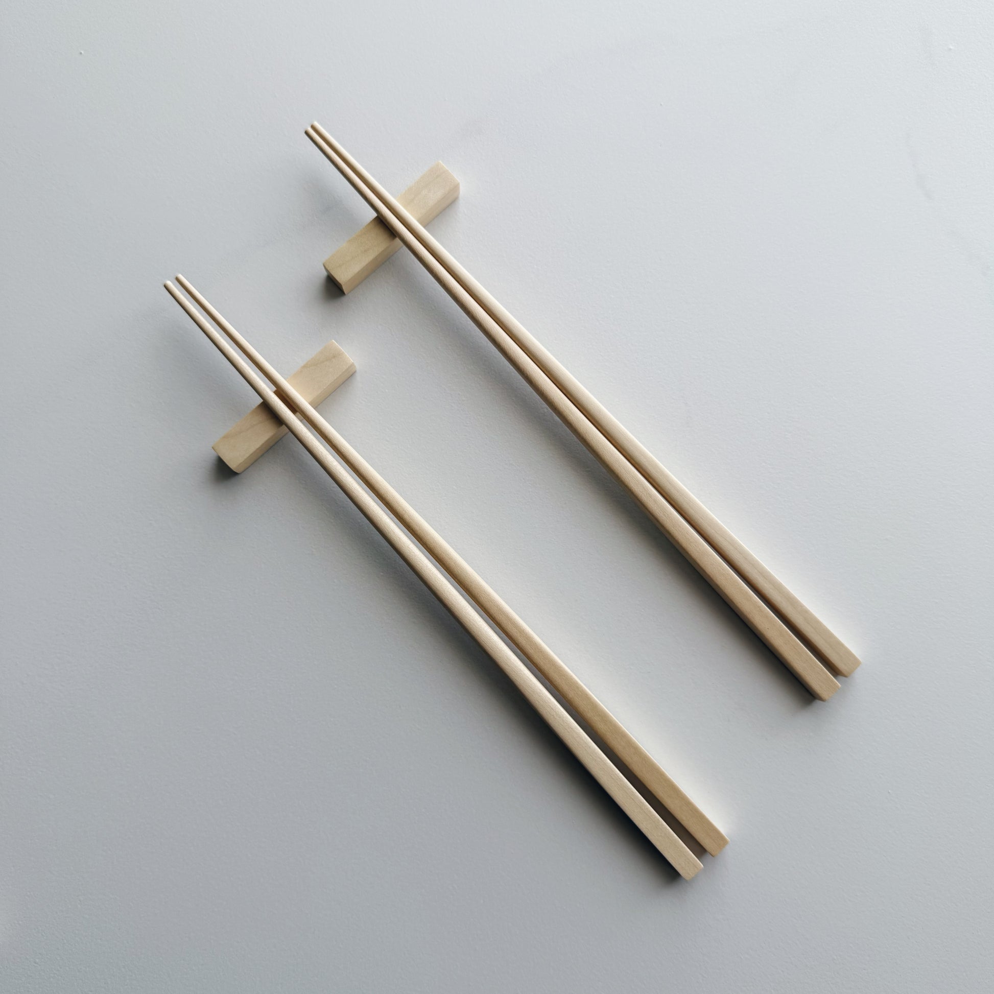Squared chopsticks & block rest in sycamore
