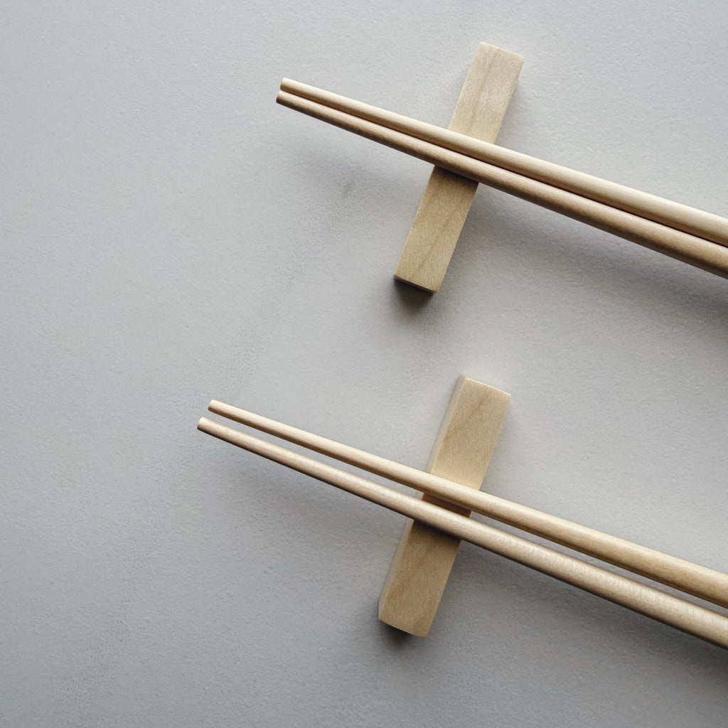 Squared chopsticks & block rest in sycamore
