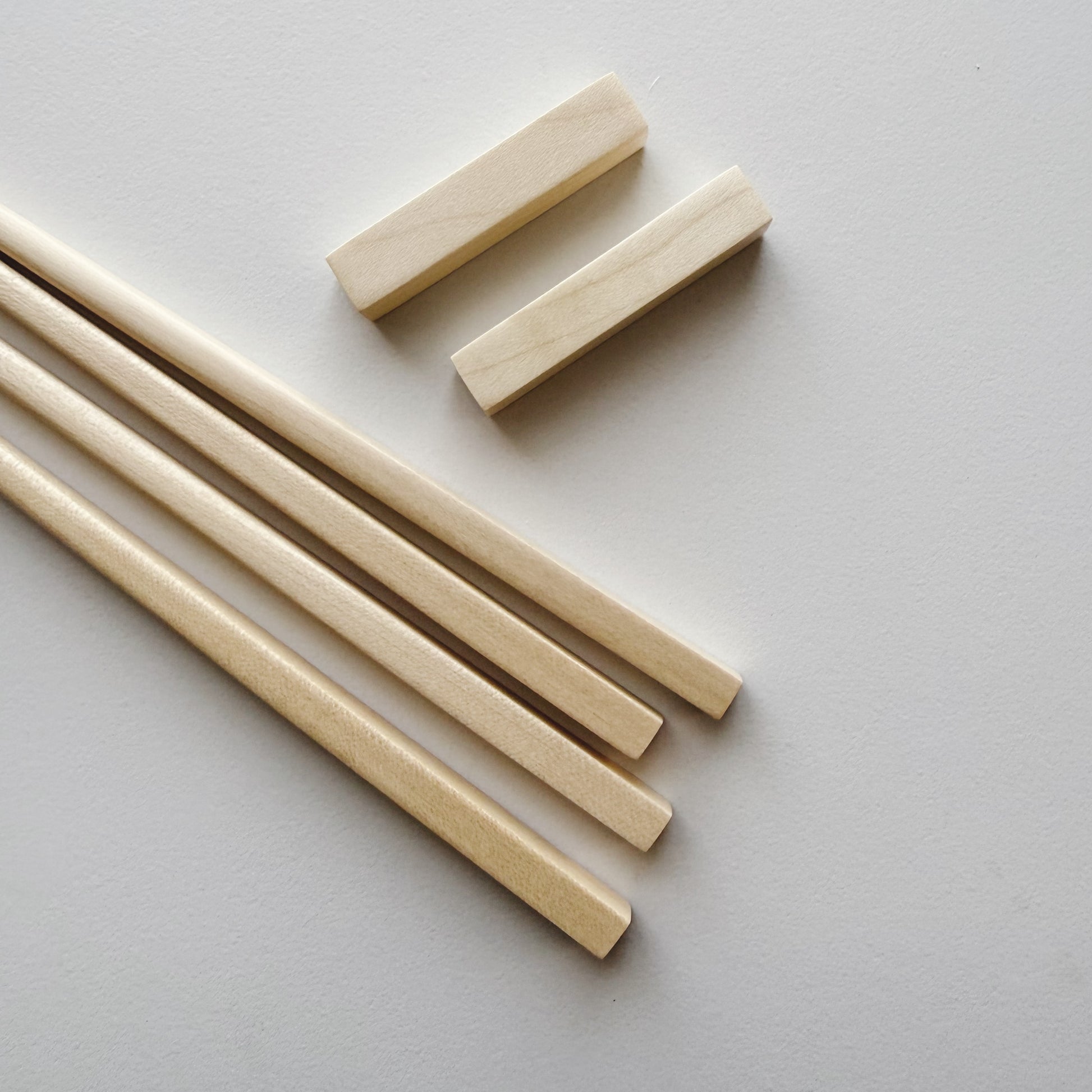 Squared chopsticks & block rest in sycamore
