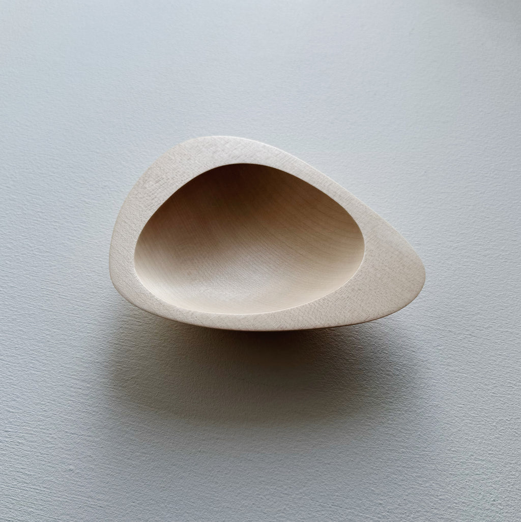 Triangular bowl in sycamore