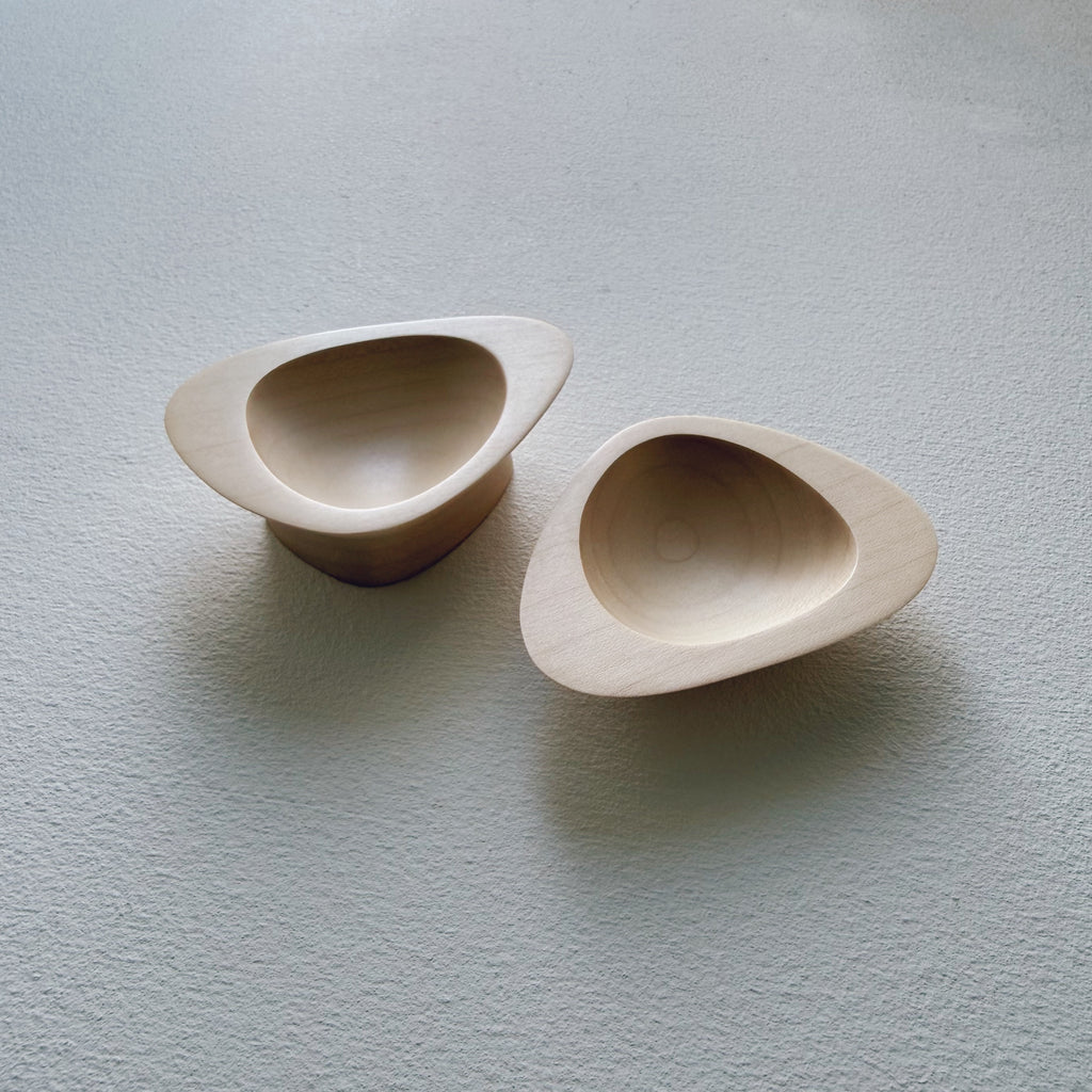 Pair of triangular pinch & put pots in sycamore