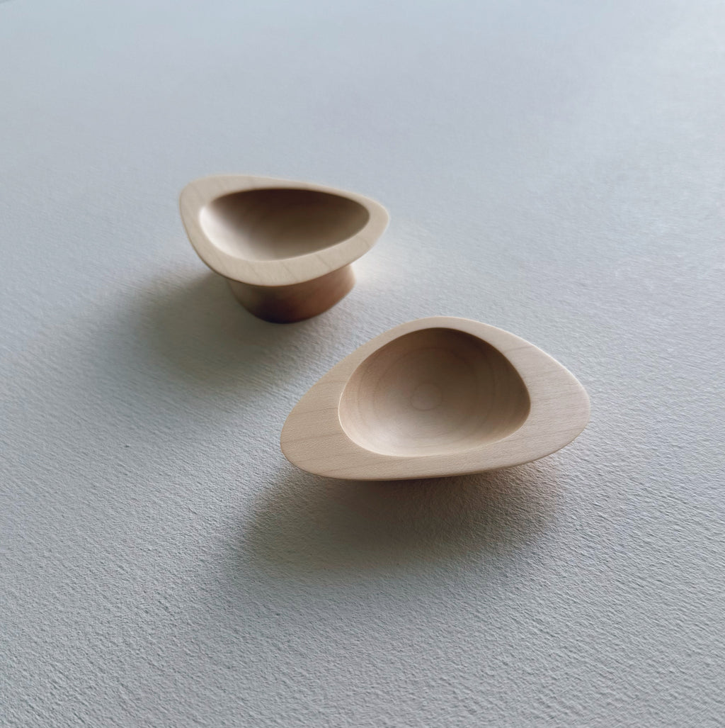 Pair of triangular pinch & put pots in sycamore