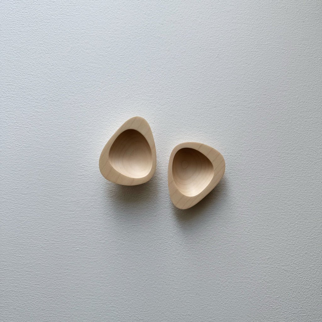 Pair of triangular pinch & put pots in sycamore
