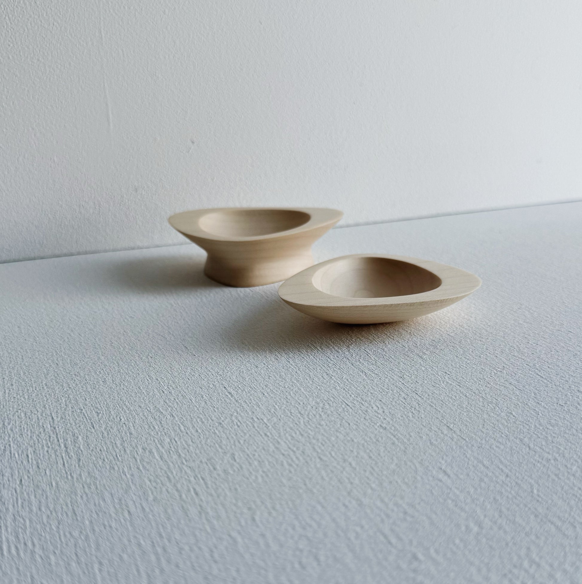 Pair of triangular pinch & put pots in sycamore