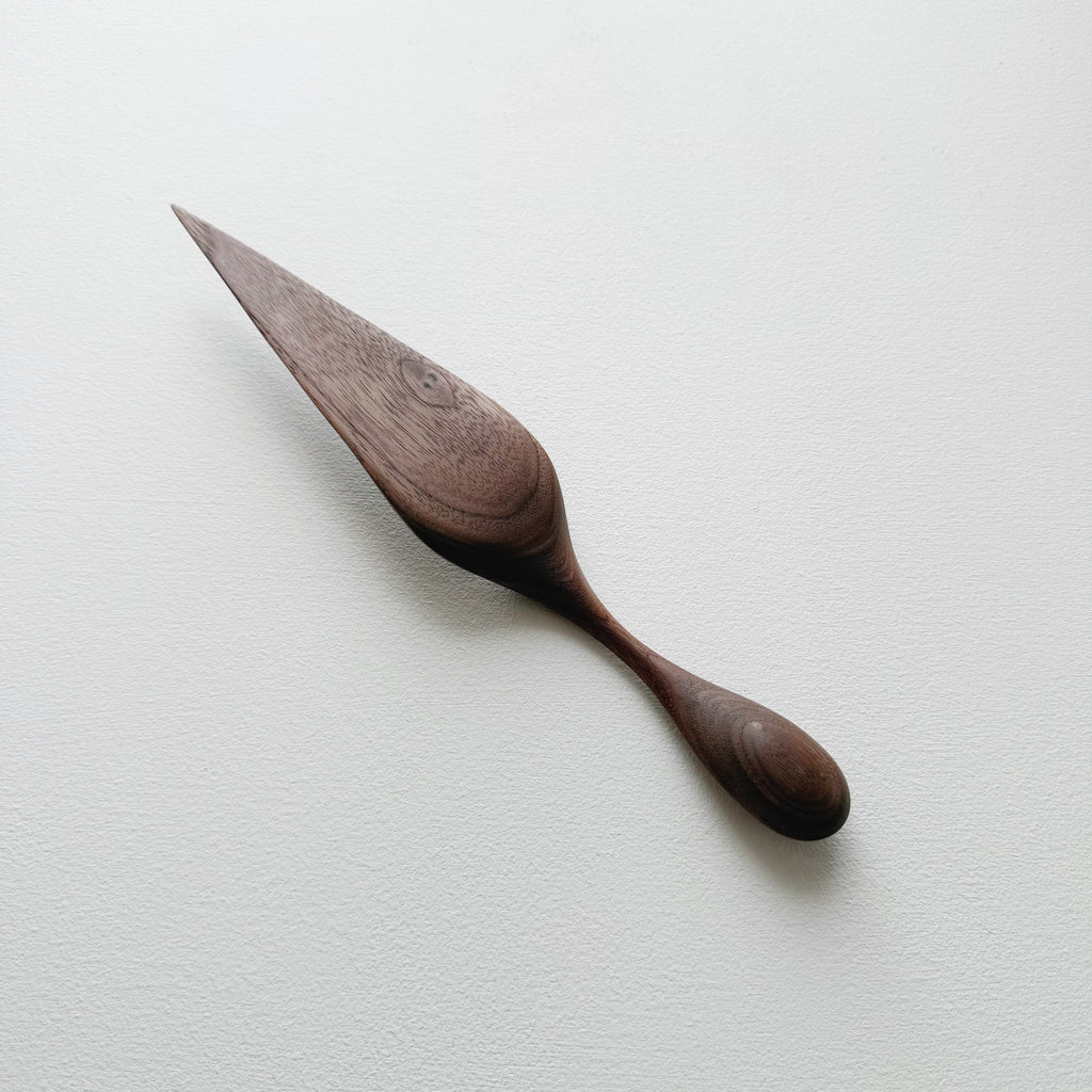 Walnut cake server