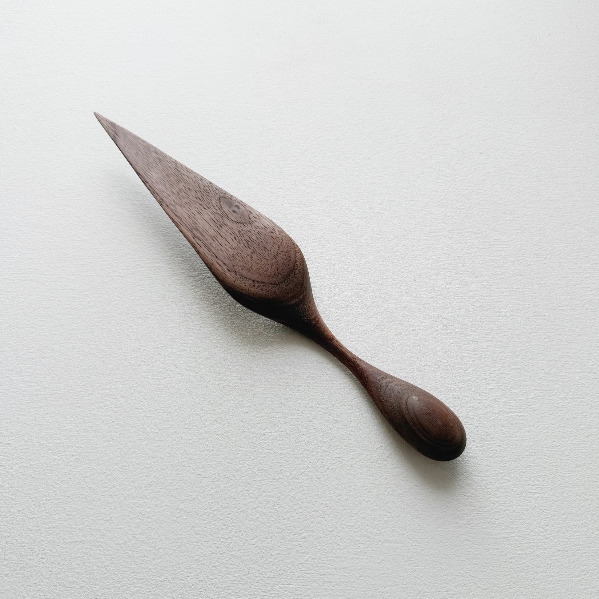 Walnut cake server
