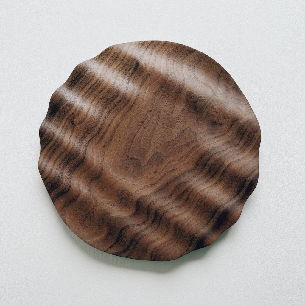 Wavy plate in walnut