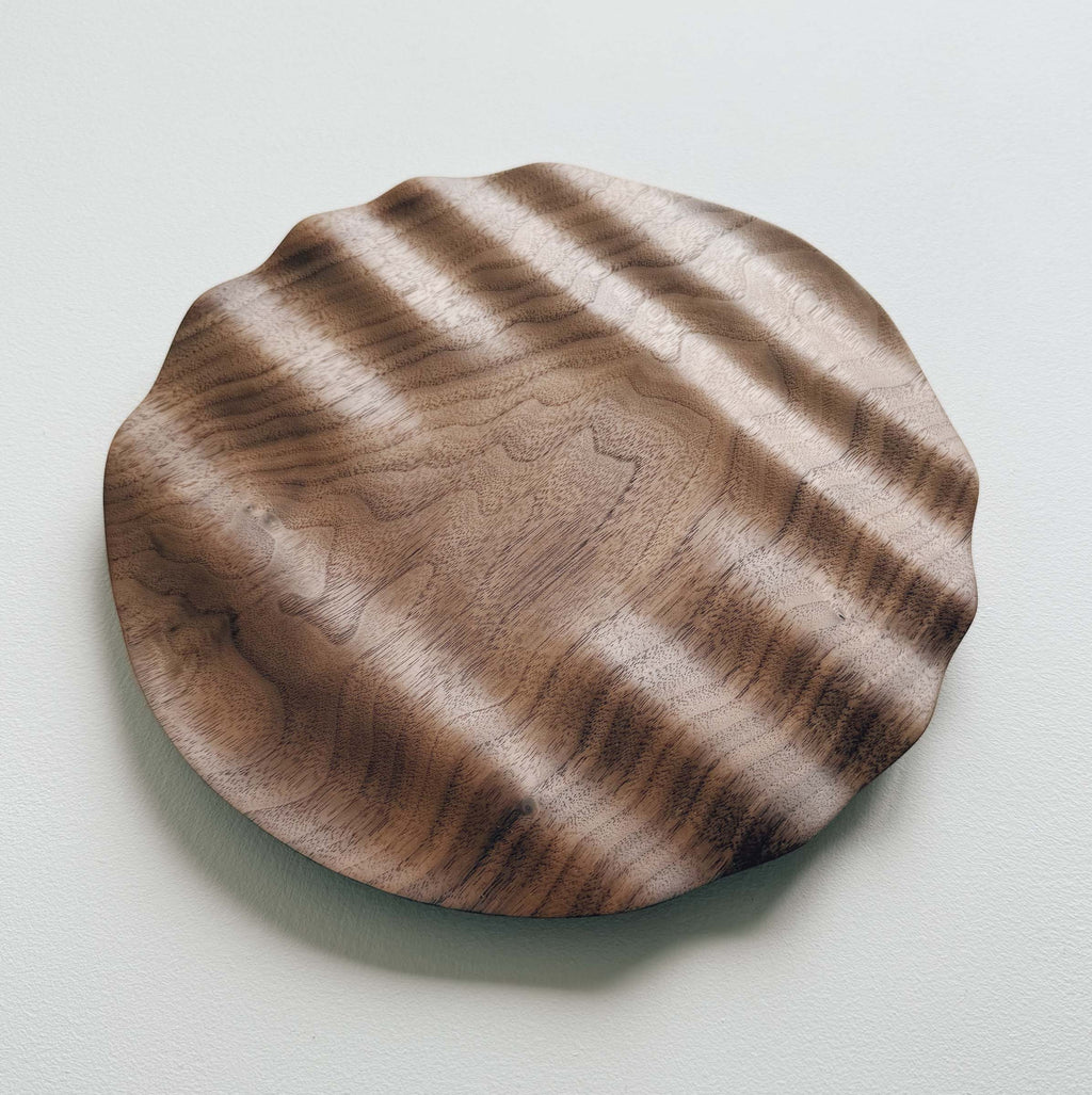 Wavy plate in walnut