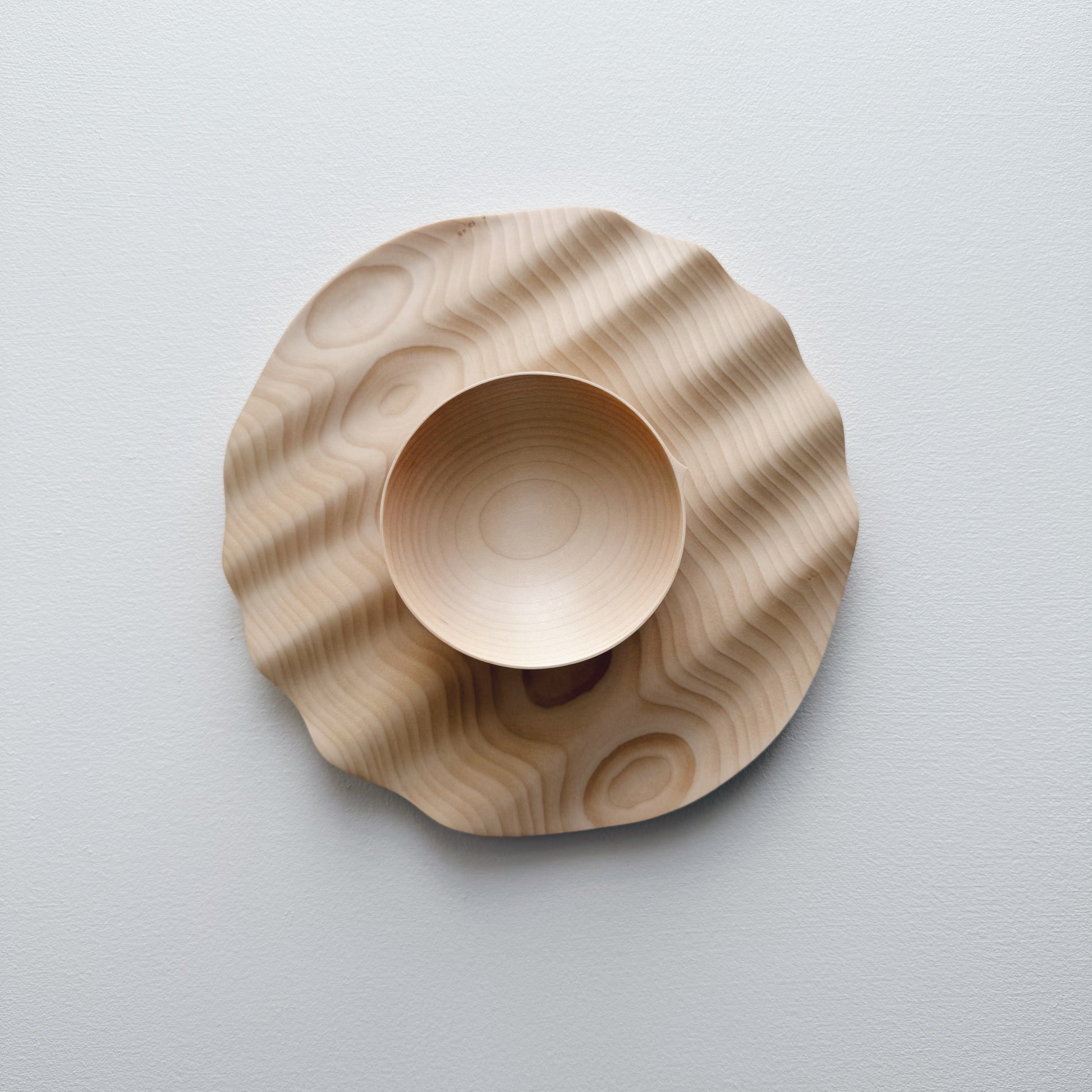 Wavy plate & bowl set in sycamore