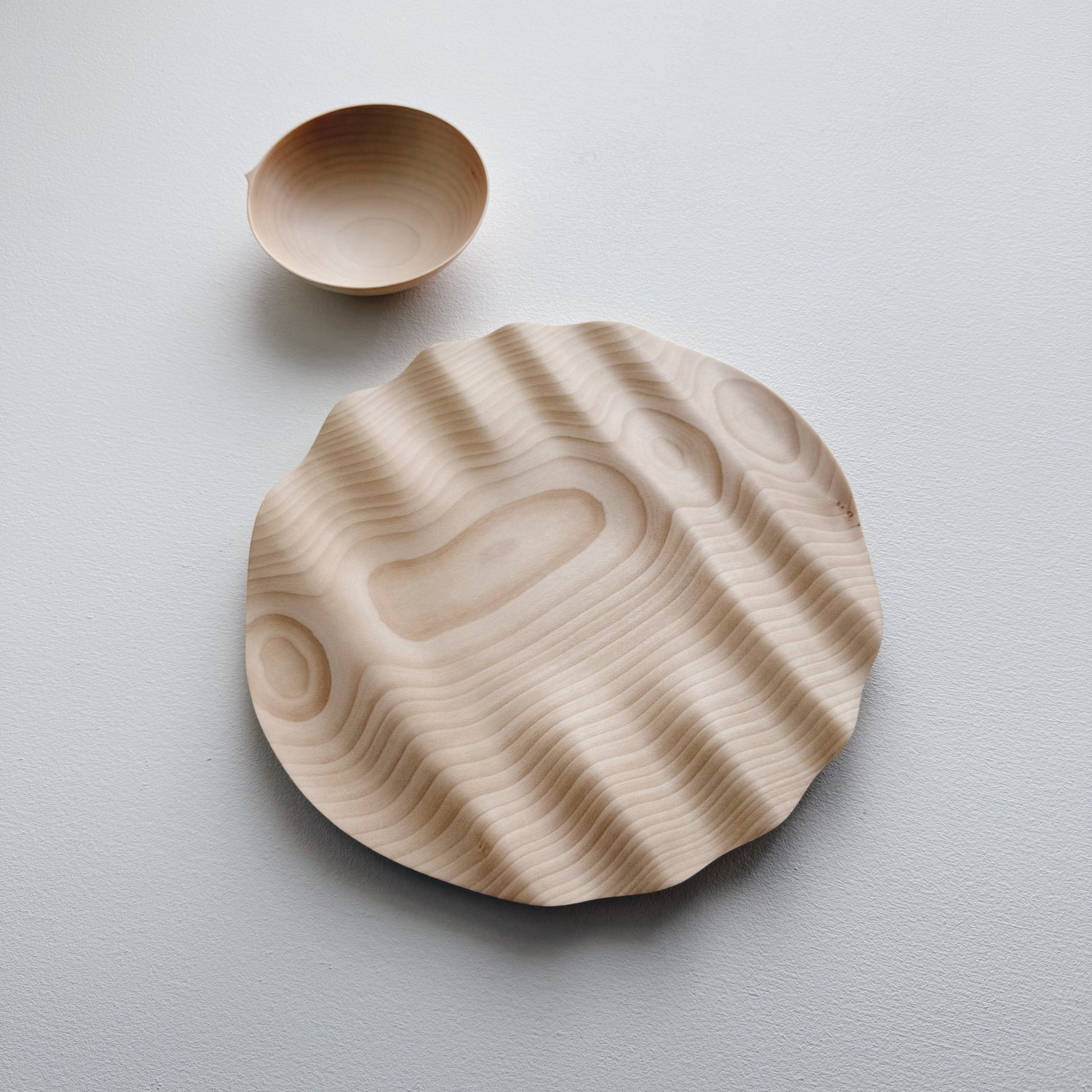 Wavy plate & bowl set in sycamore