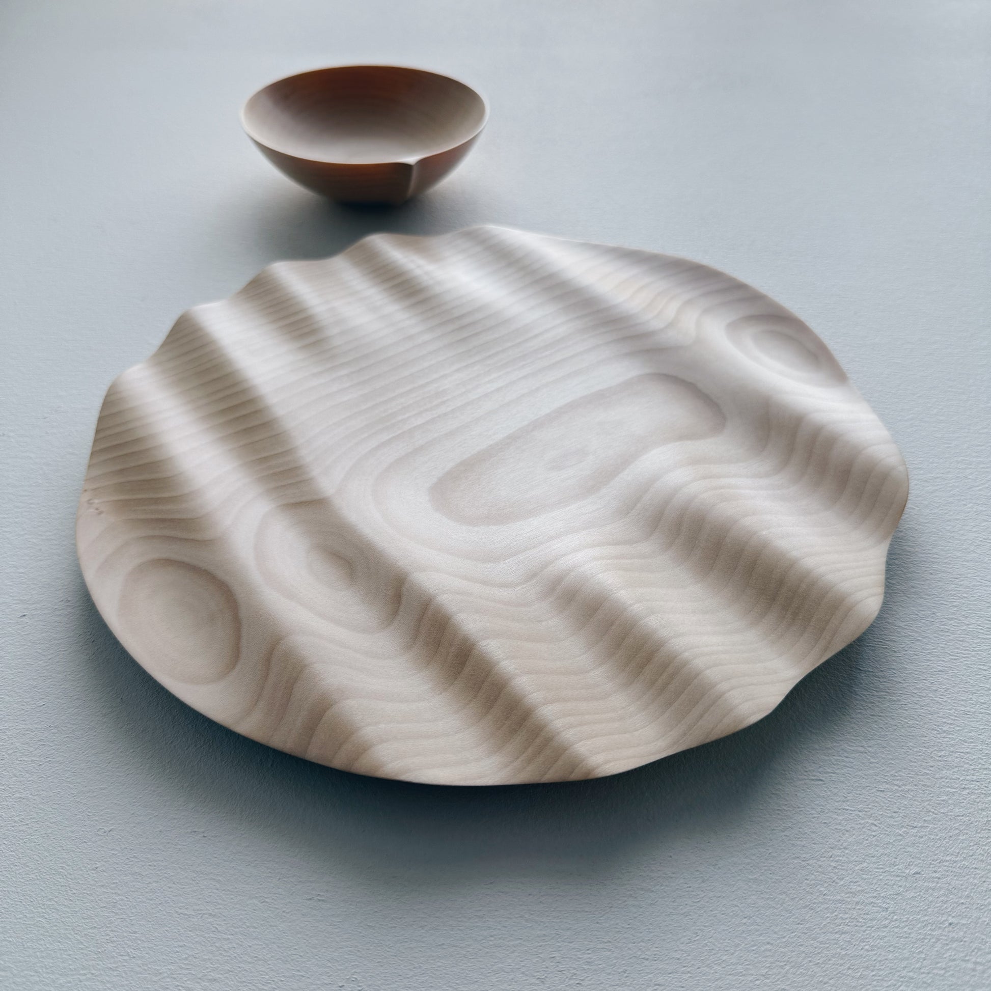 Wavy plate & bowl set in sycamore