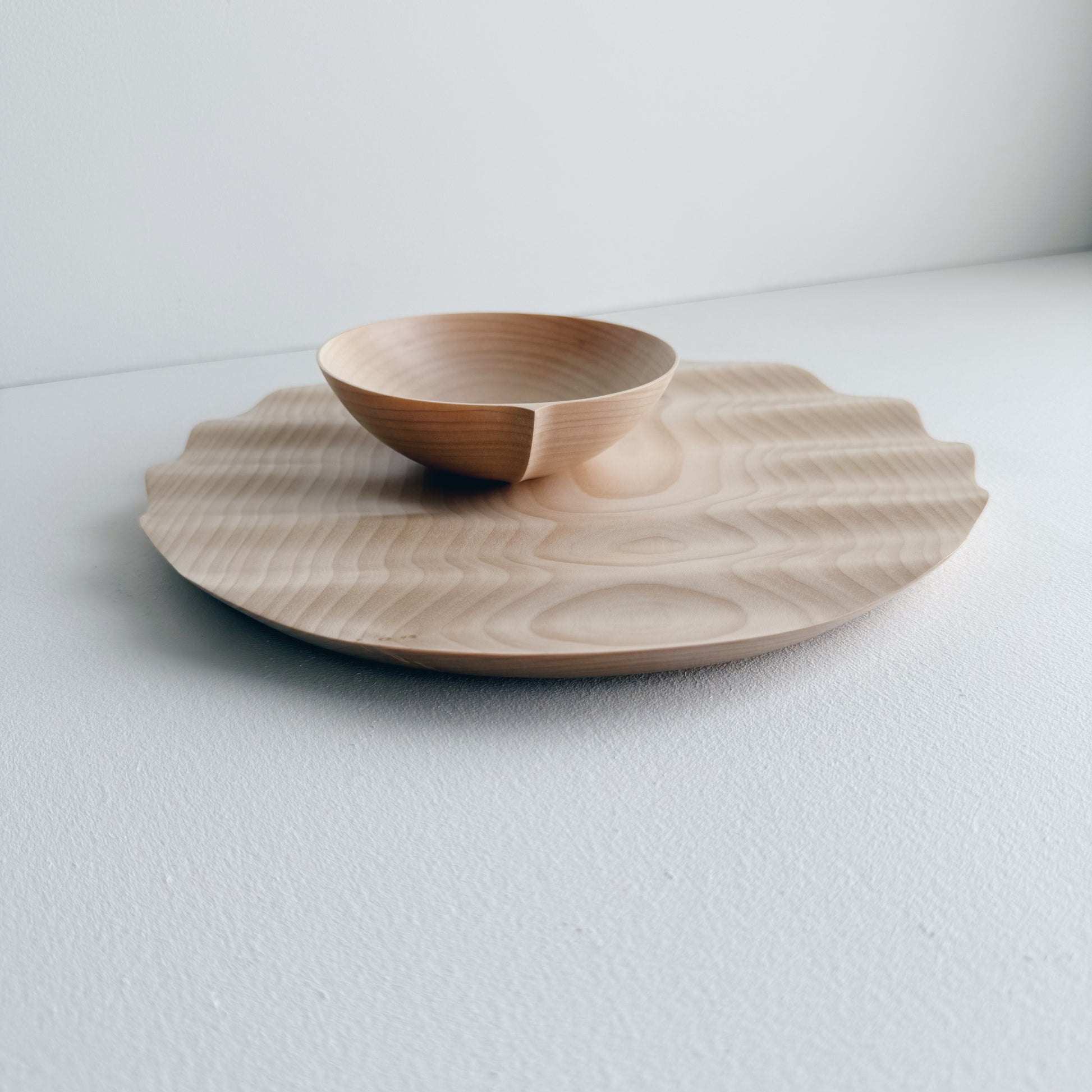 Wavy plate & bowl set in sycamore