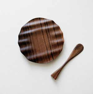 Wavy side plate & spreading paddle in walnut