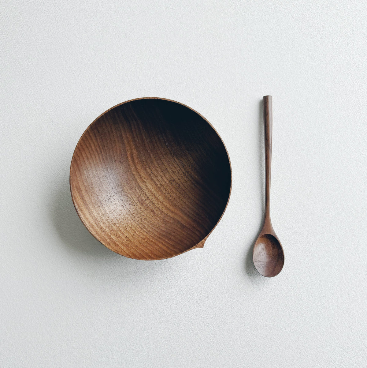 Bowl and spoon set in tanned walnut