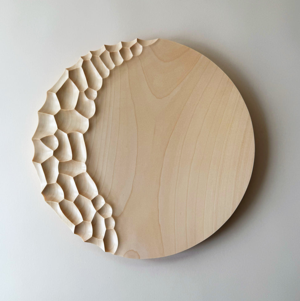 Coast charger plate in sycamore