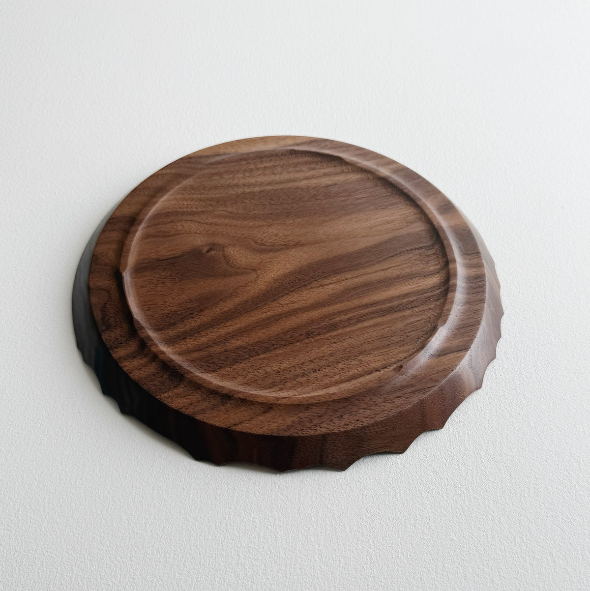 Medium coast plate in tanned walnut