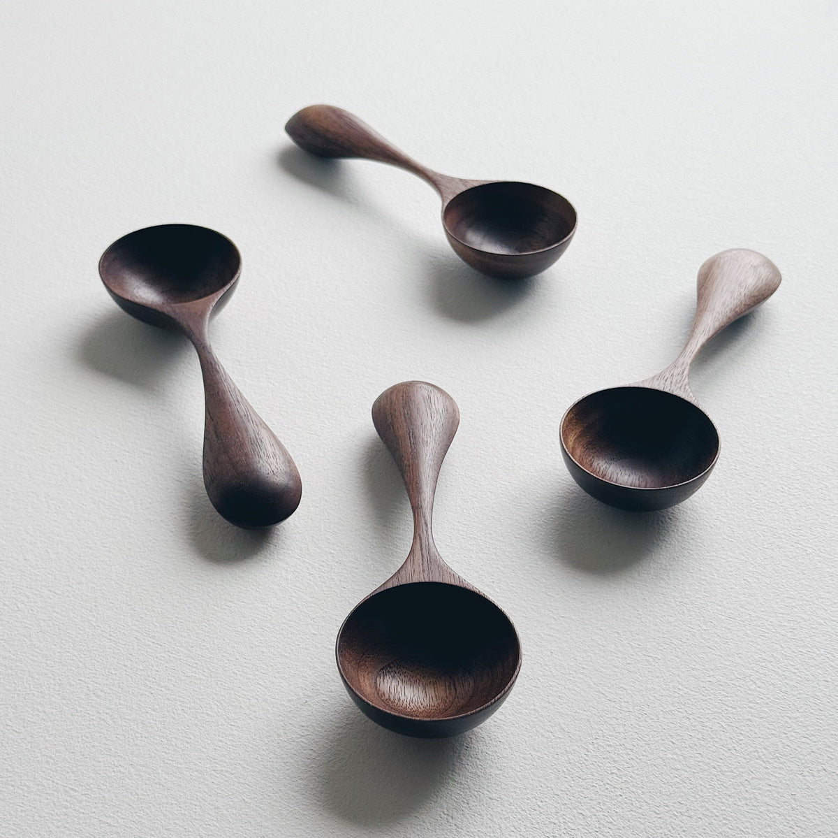 Curvy scoop