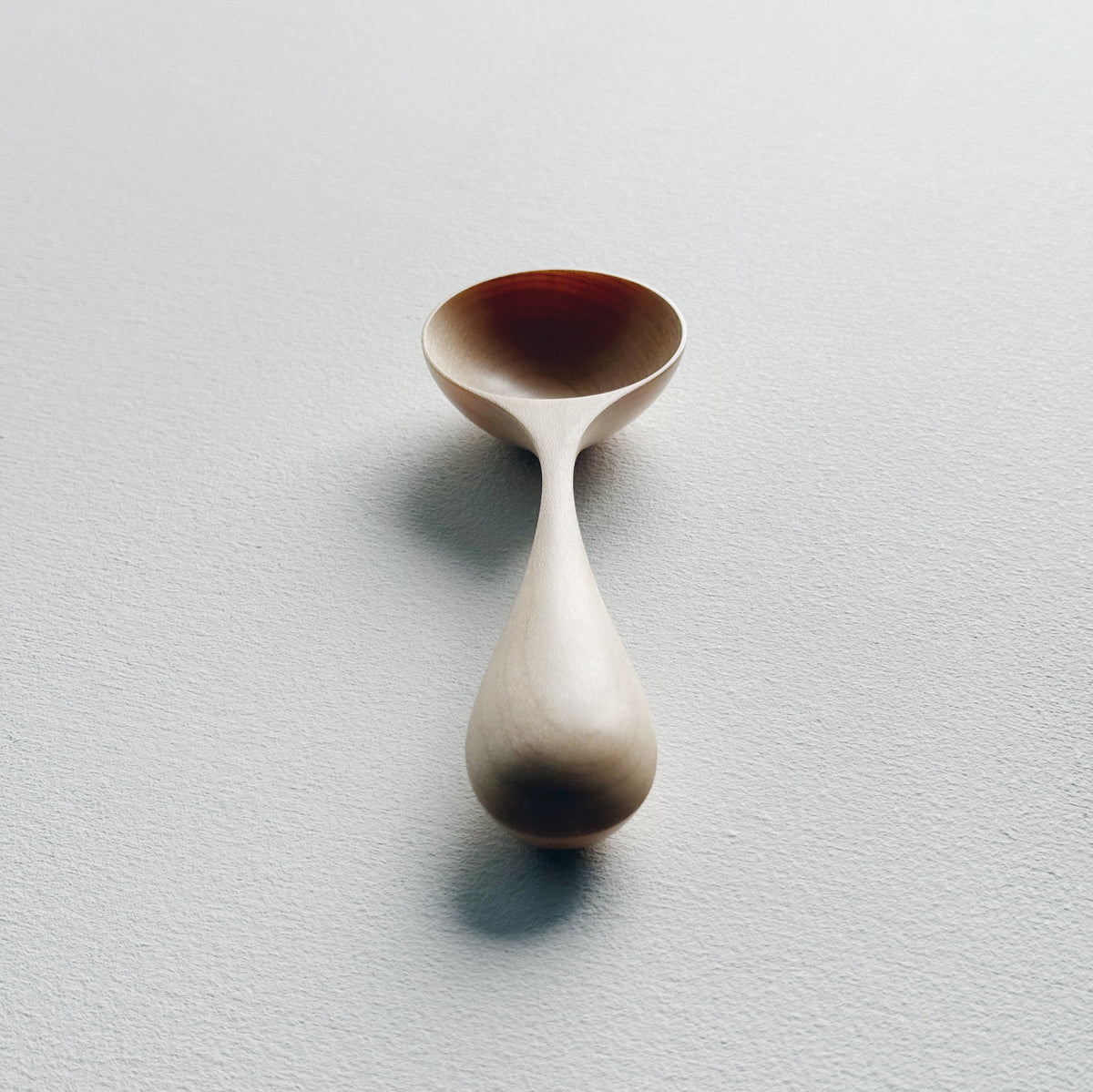 Curvy scoop in sycamore