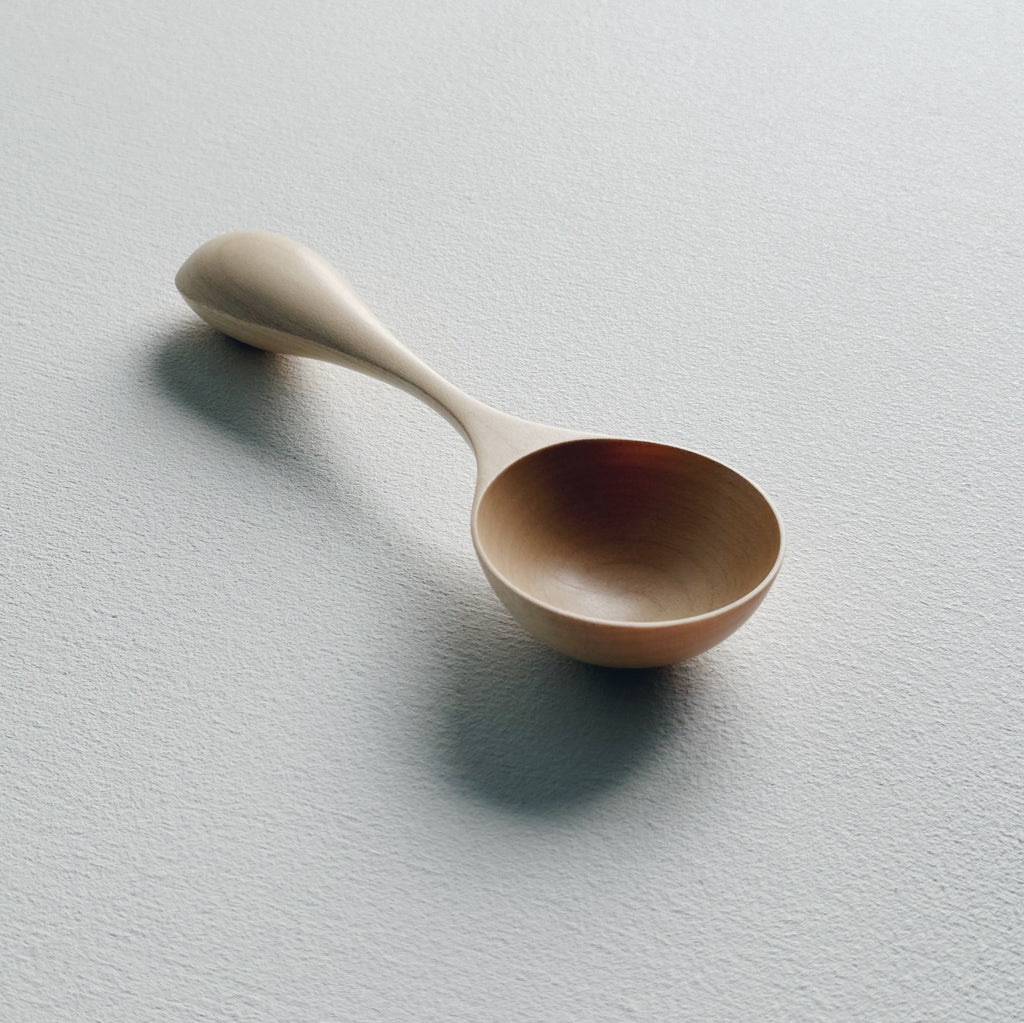 Curvy scoop in sycamore