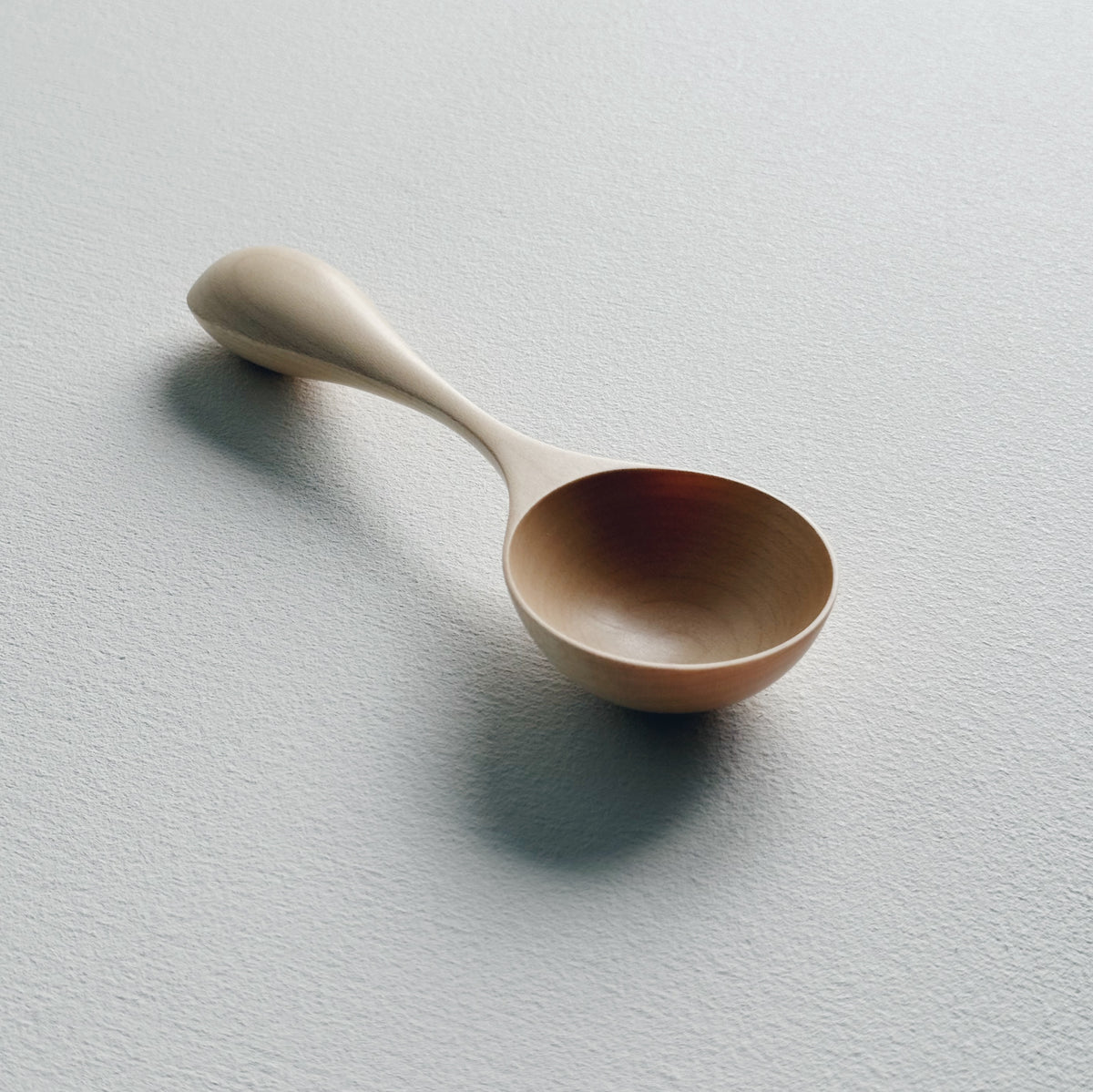 Curvy scoop in sycamore