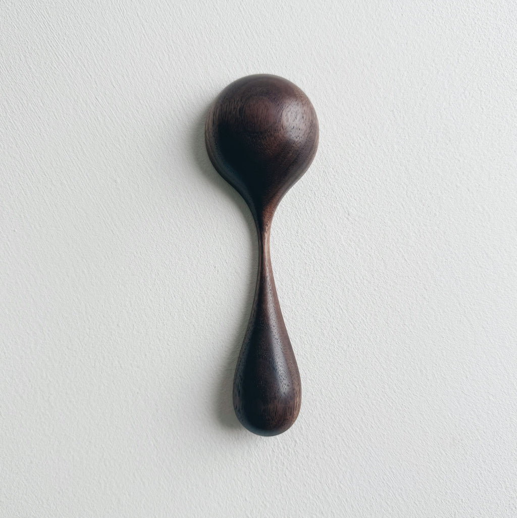 Curvy scoop in walnut
