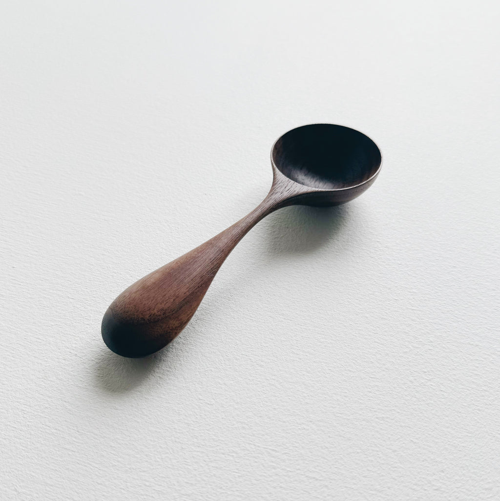Curvy scoop in walnut