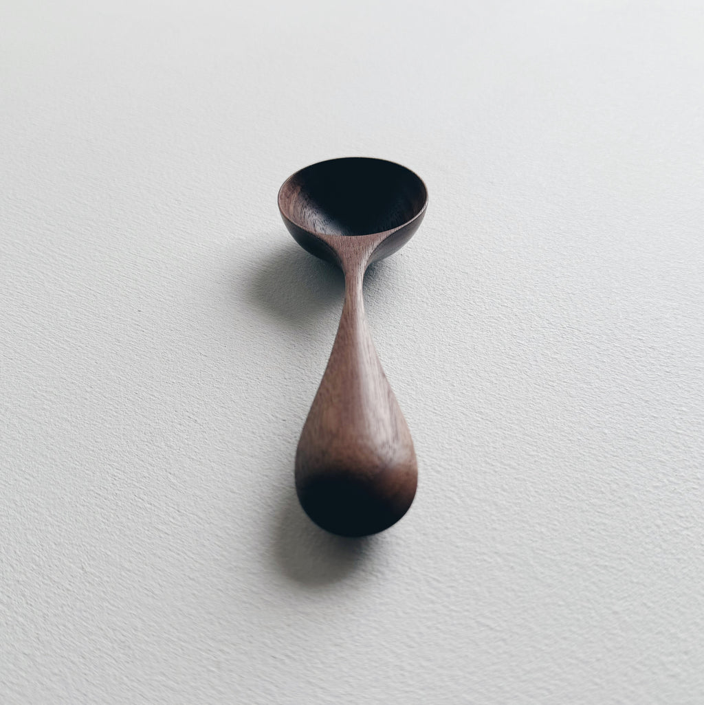 Curvy scoop in walnut