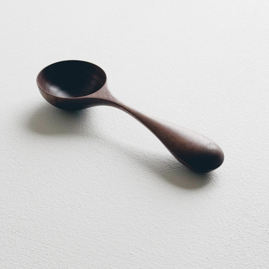Curvy scoop in walnut