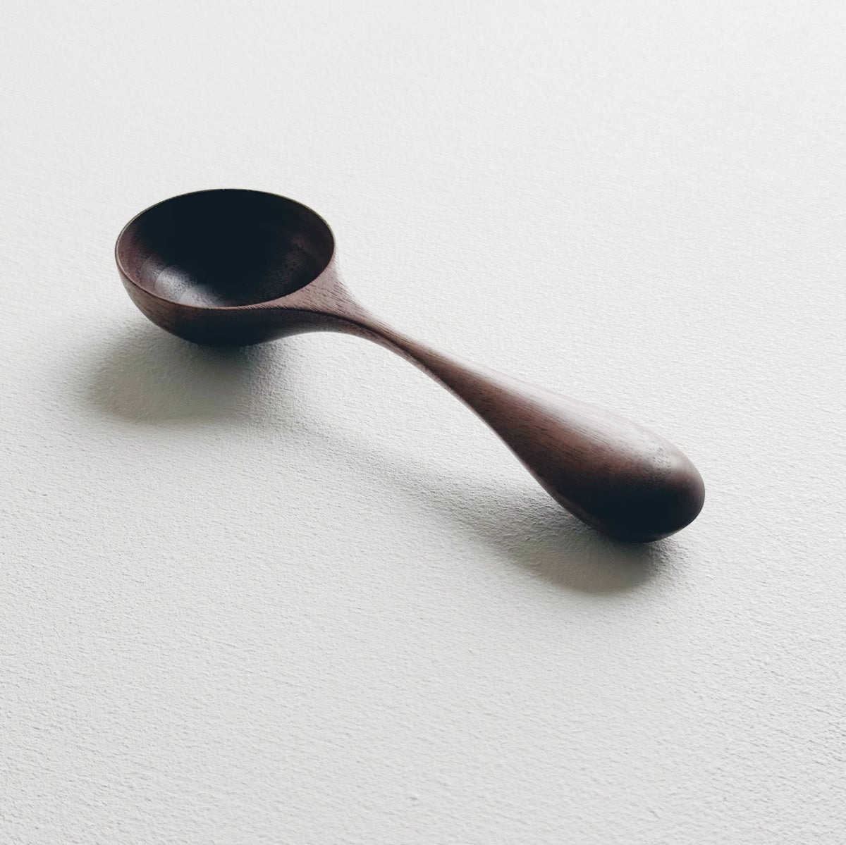 Curvy scoop in walnut