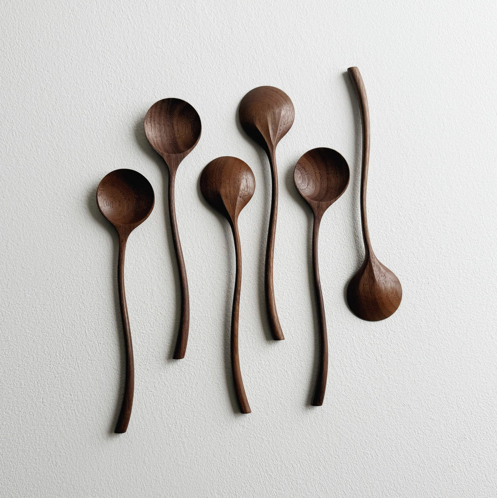 Curvy spoon