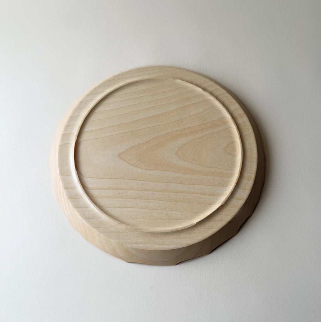Dunes charger plate in sycamore