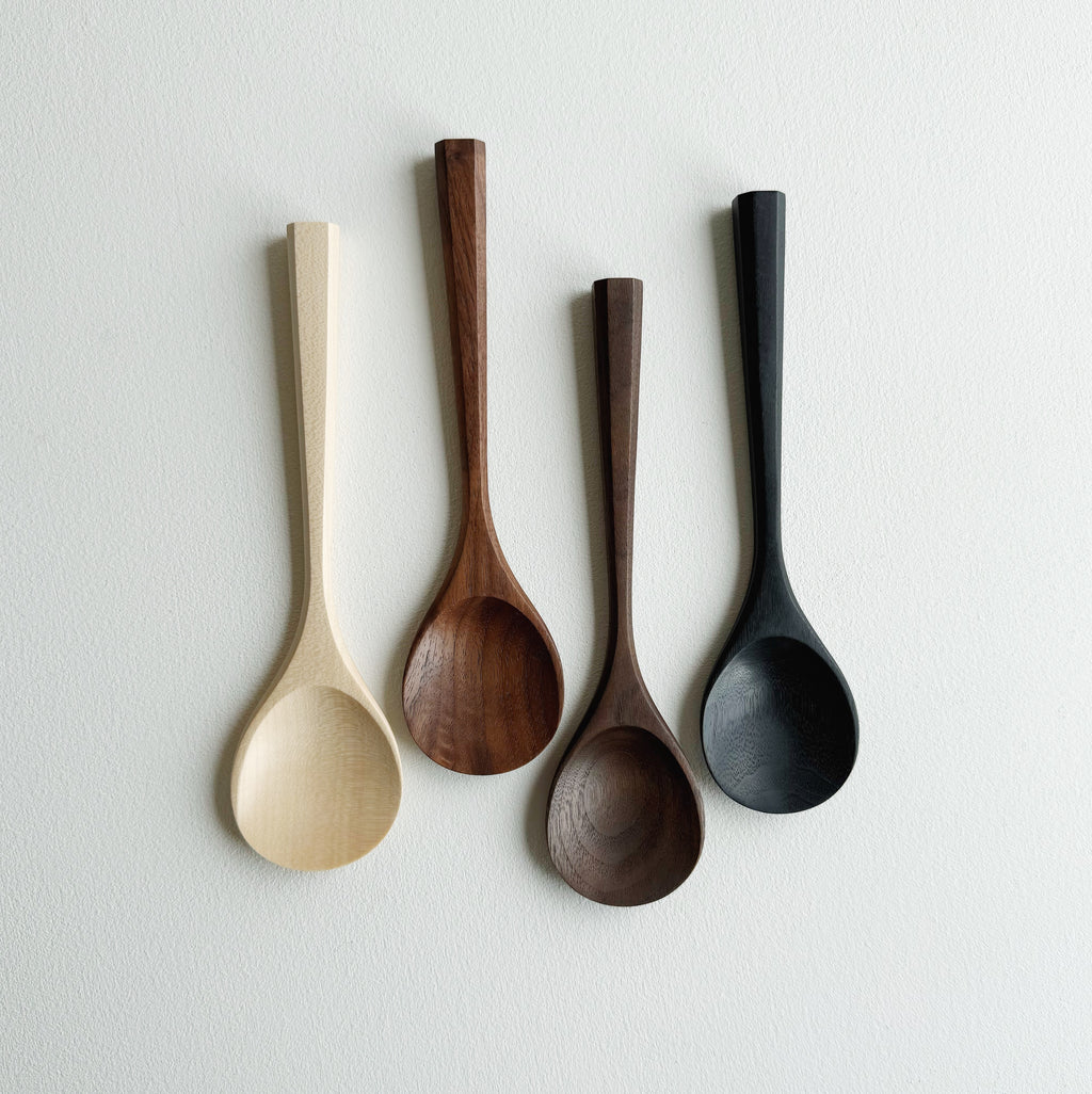 Flat serving spoon