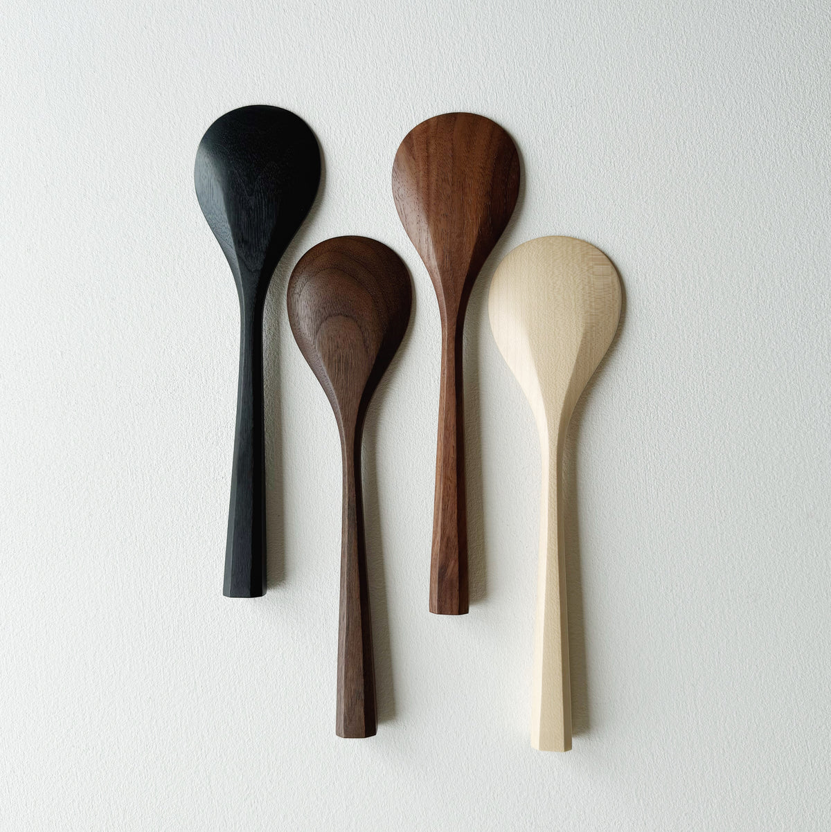 Flat serving spoon