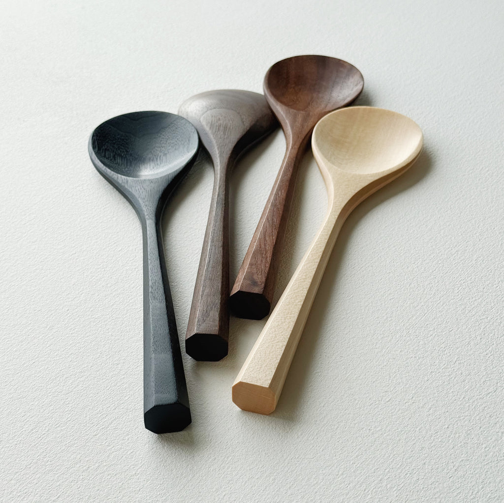 Flat serving spoon