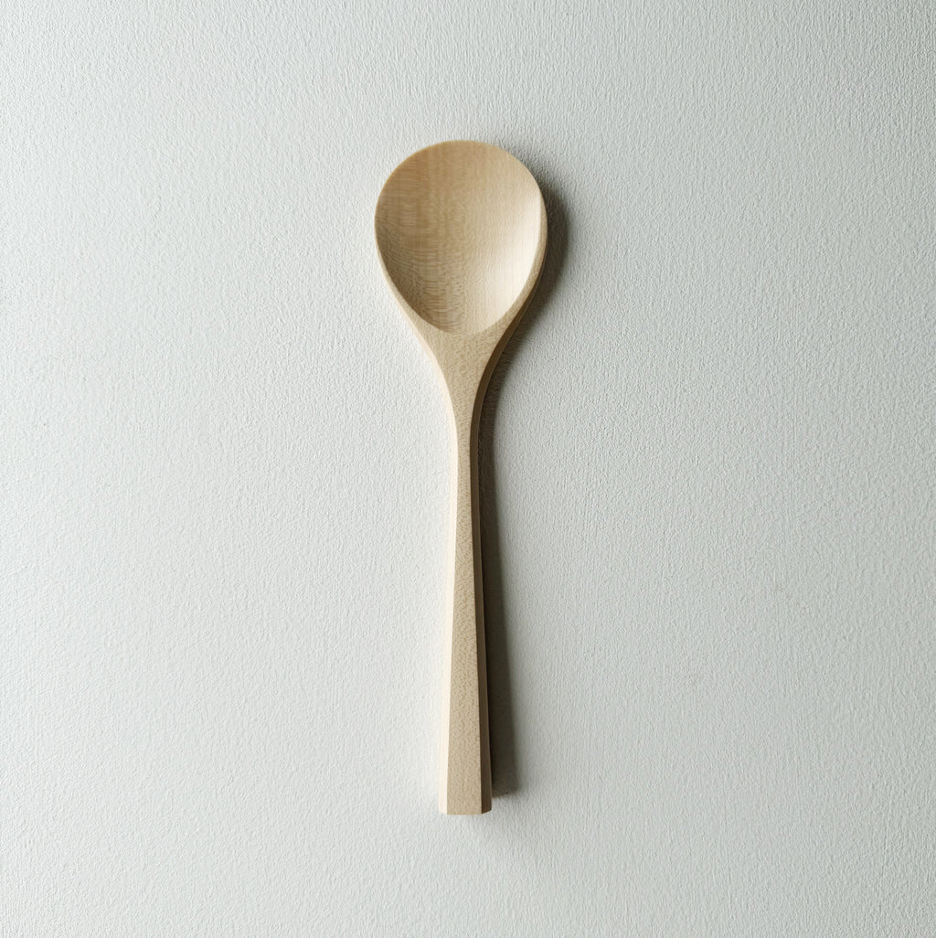 Flat serving spoon