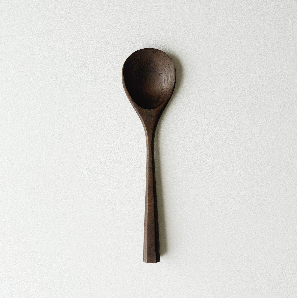 Flat serving spoon