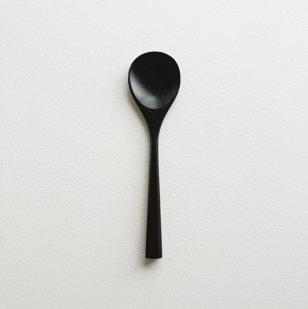 Flat serving spoon