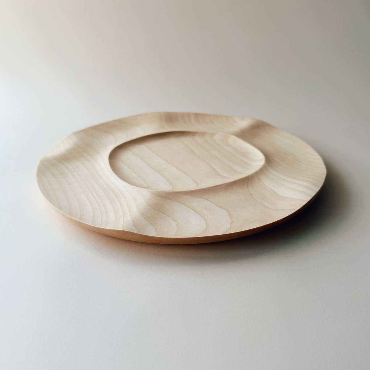 Landed plate in sycamore